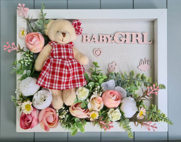 TABLOU FLORAL ”Baby Girl with teddy bear”